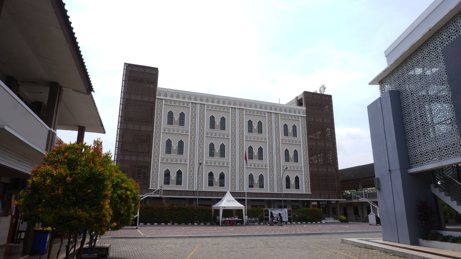 Gedung baru putri